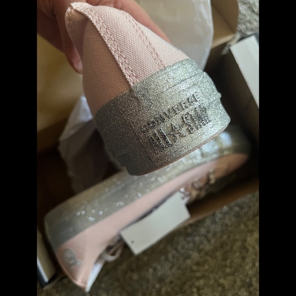 ✨ 3x HP ✨ BNIB ✨ LE ✨ Smiley Miley Cyrus Short/Classic Sneakers ✨ - Picture 4 of 15